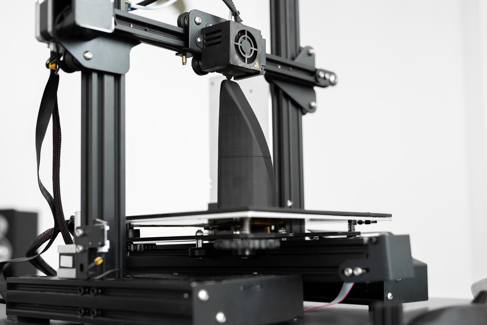 Operação de impressora 3D em laboratório — imagem ilustrativa